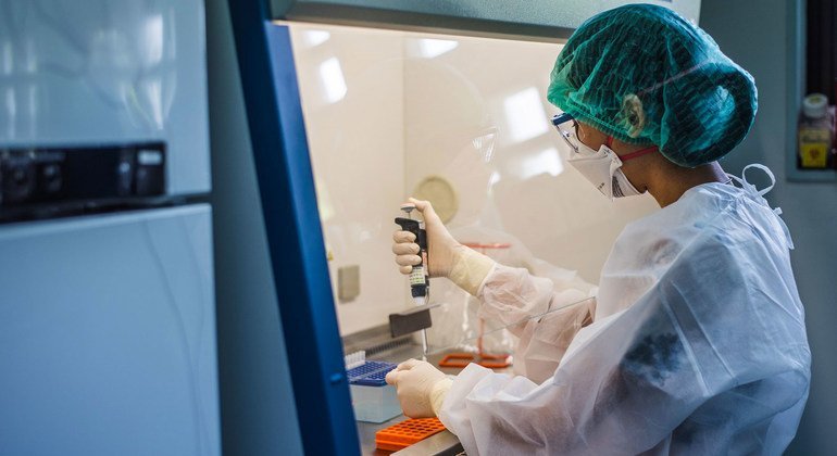 Covid-19 : l'OMS compte tester trois potentiels traitements dans les essais « Solidarity »